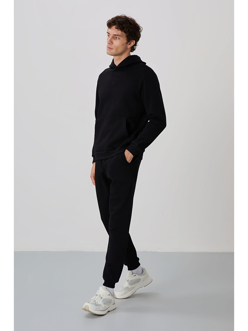 David Siyah Kapüşonlu Rahat Kalıp Şardonlu Jogger Erkek Eşofman Takım - 85192-4