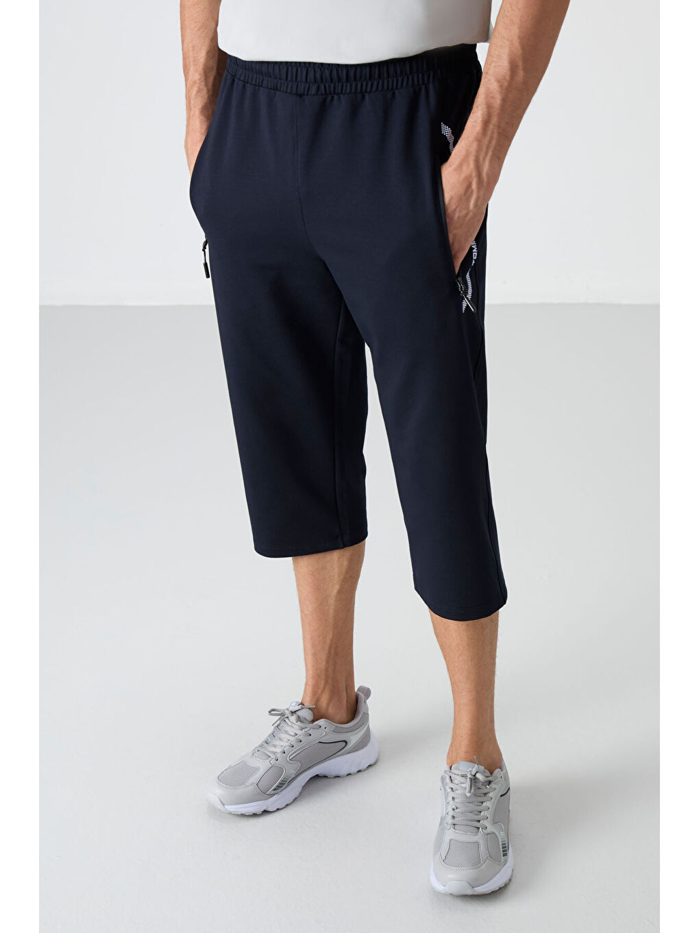 Lacivert - Beyaz Fermuar Cepli Standart Kalıp Klasik Paça Erkek Kapri - 83091-1