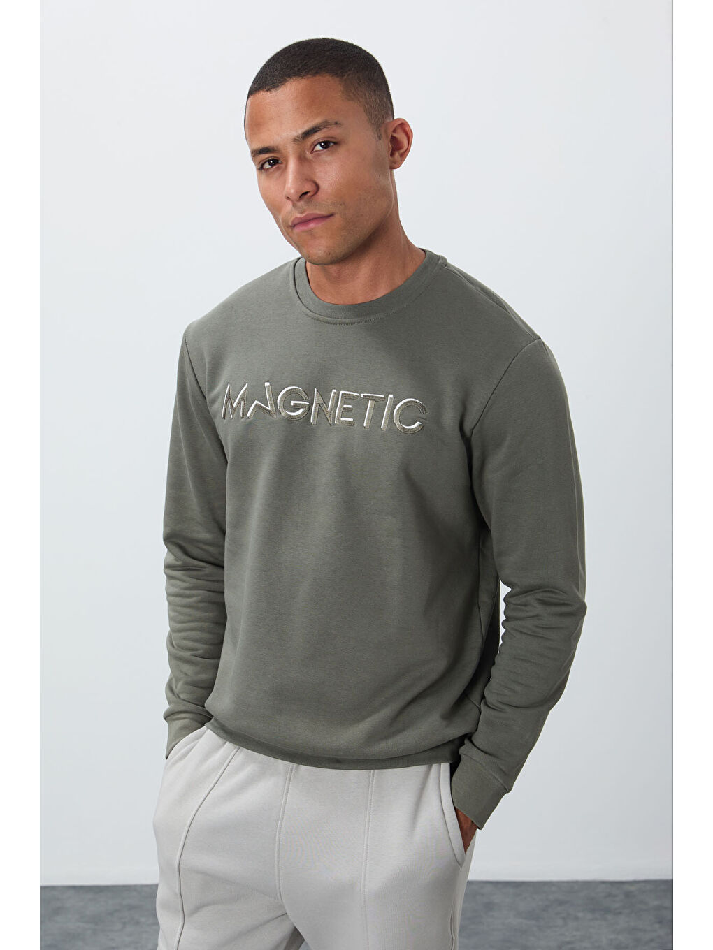 Haki Çağla Yazı Nakışlı Bisiklet Yaka Rahat Form Erkek Sweatshirt - 88020