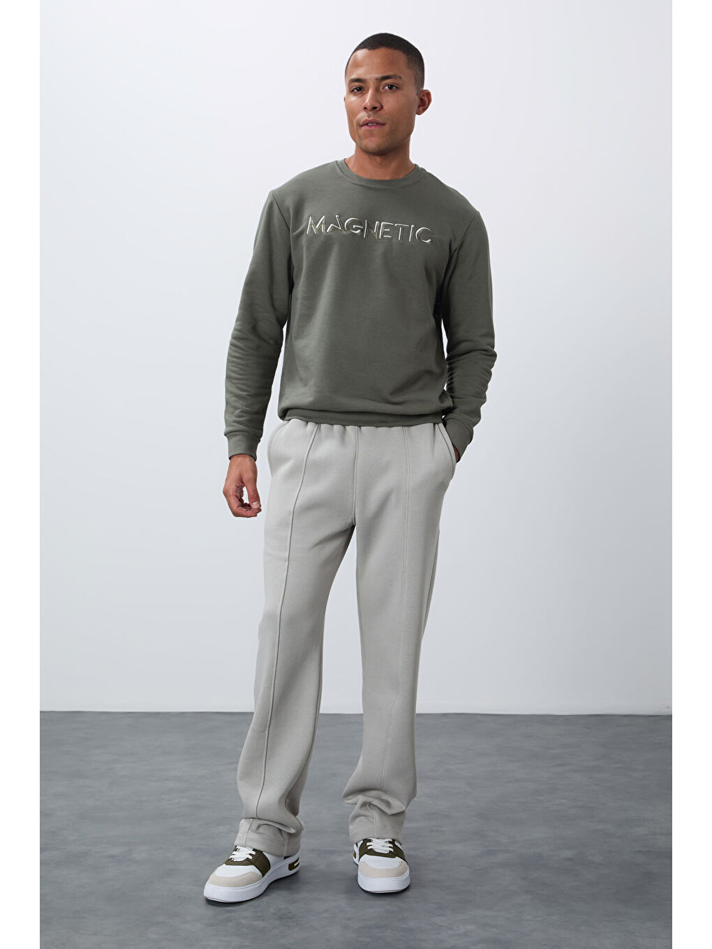 Haki Çağla Yazı Nakışlı Bisiklet Yaka Rahat Form Erkek Sweatshirt - 88020-2