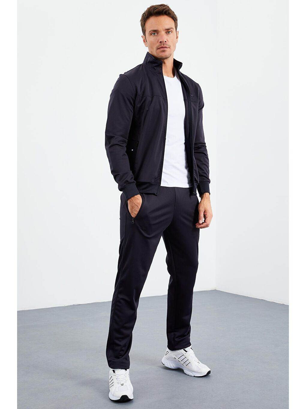 Lacivert Dik Yaka Fermuarlı Standart Kalıp Klasik Paça Erkek Eşofman Takımı  - 85162-3