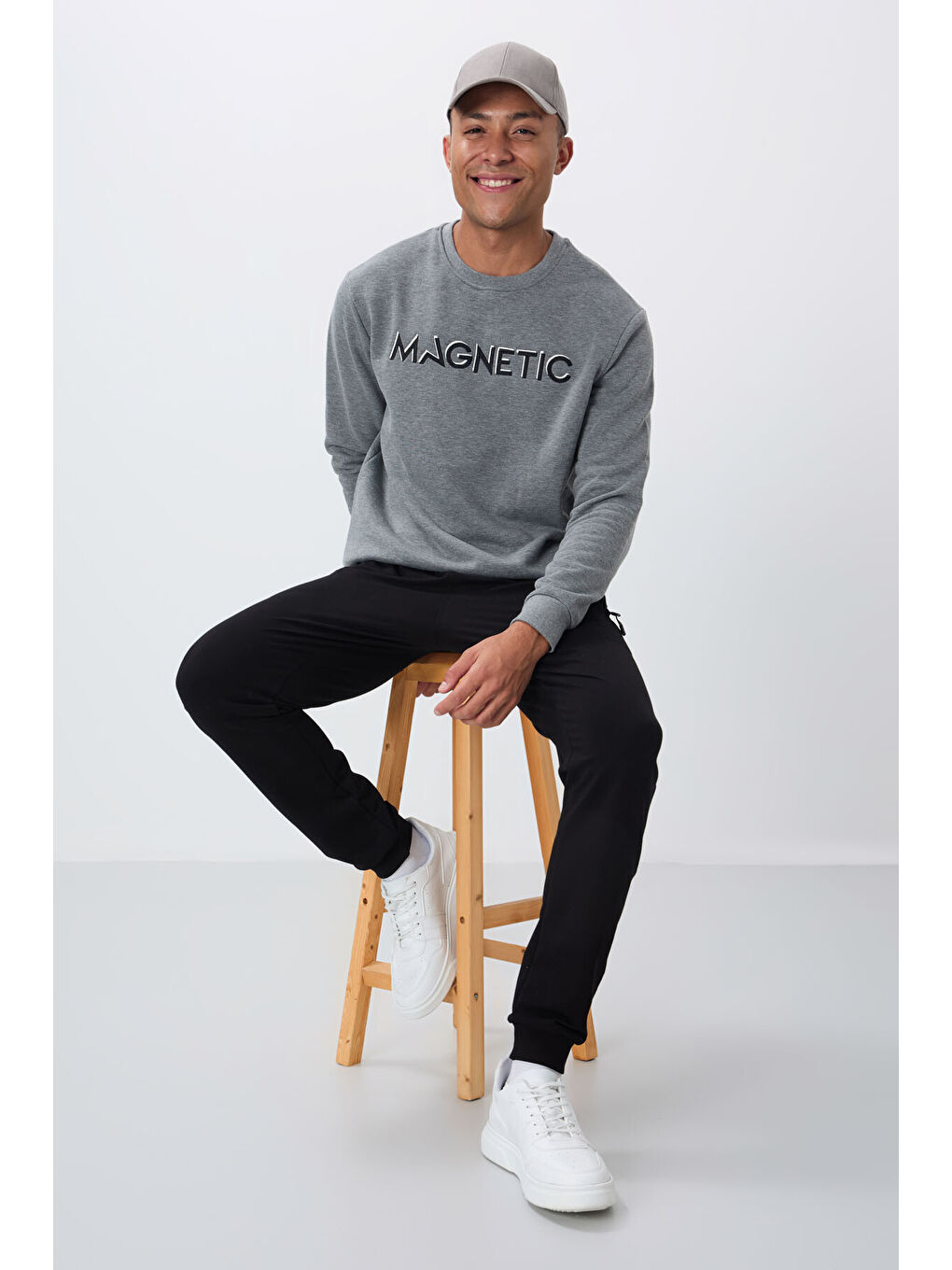 Gri Melanj Yazı Nakışlı Bisiklet Yaka Rahat Form Erkek Sweatshirt - 88020-3