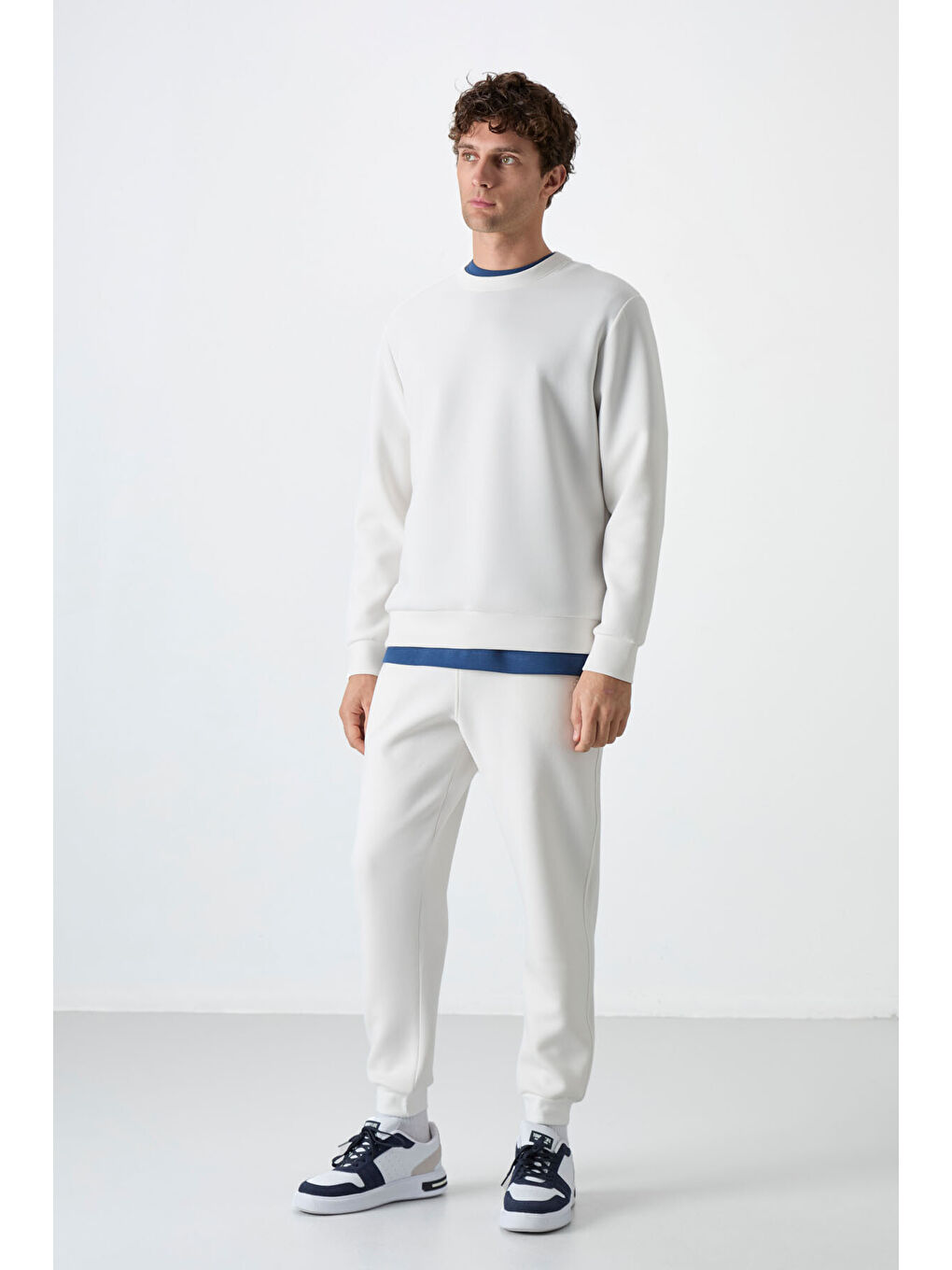 Ekru Basic Bisiklet Yaka Rahat Form Erkek Sweatshirt - 88053-2