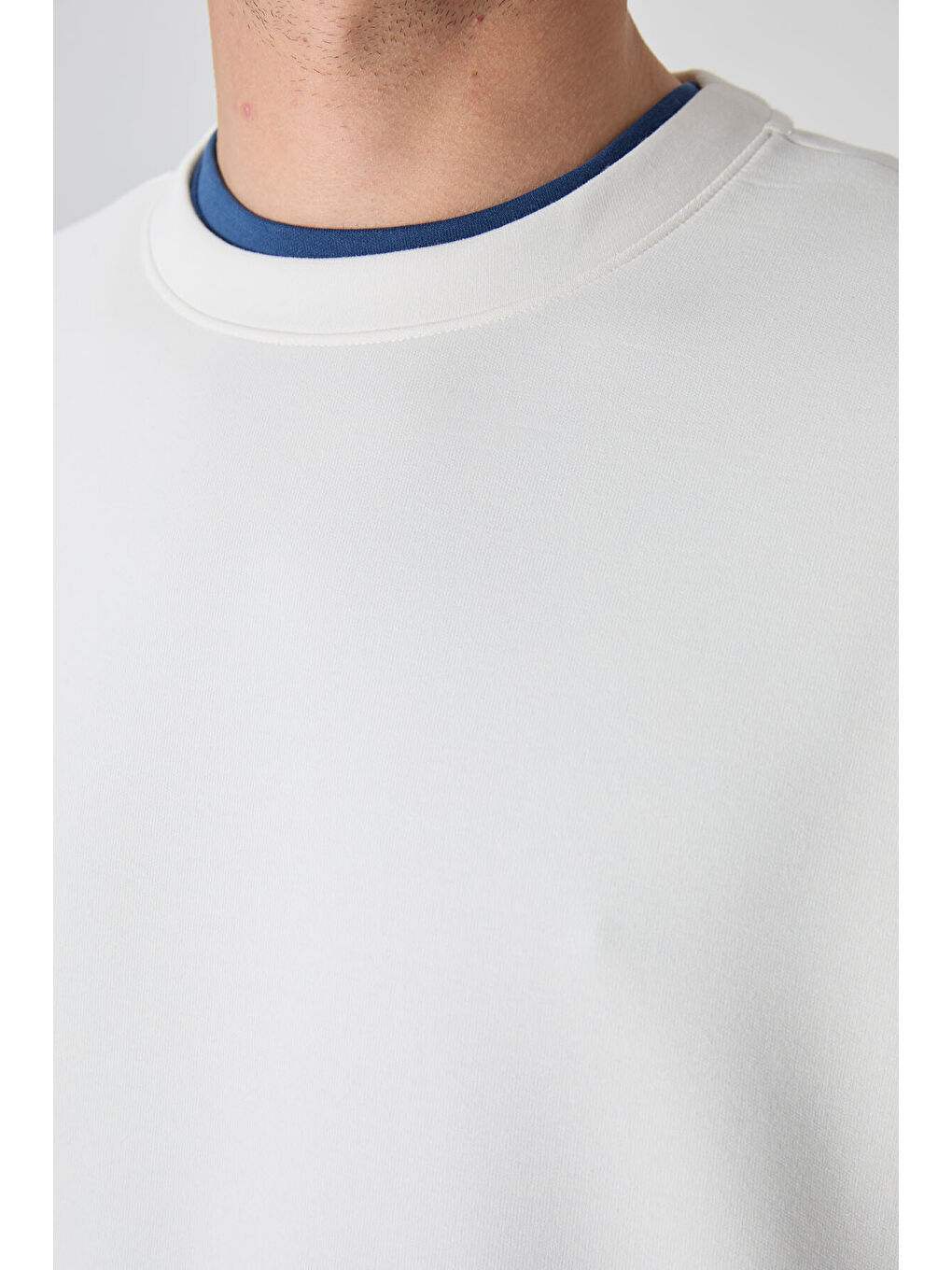 Ekru Basic Bisiklet Yaka Rahat Form Erkek Sweatshirt - 88053-3