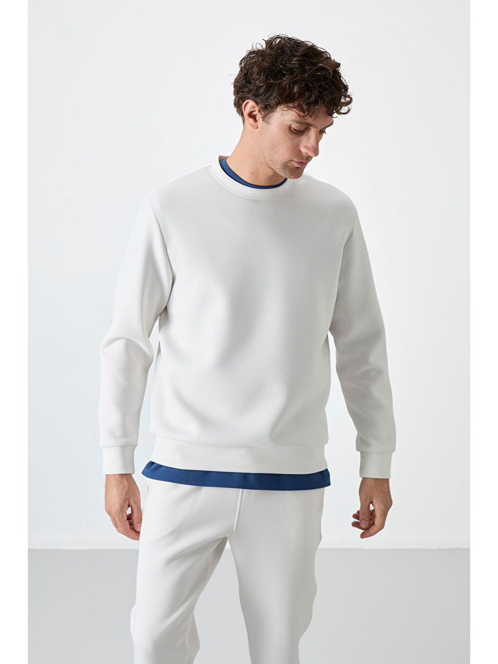 Ekru Basic Bisiklet Yaka Rahat Form Erkek Sweatshirt - 88053-4