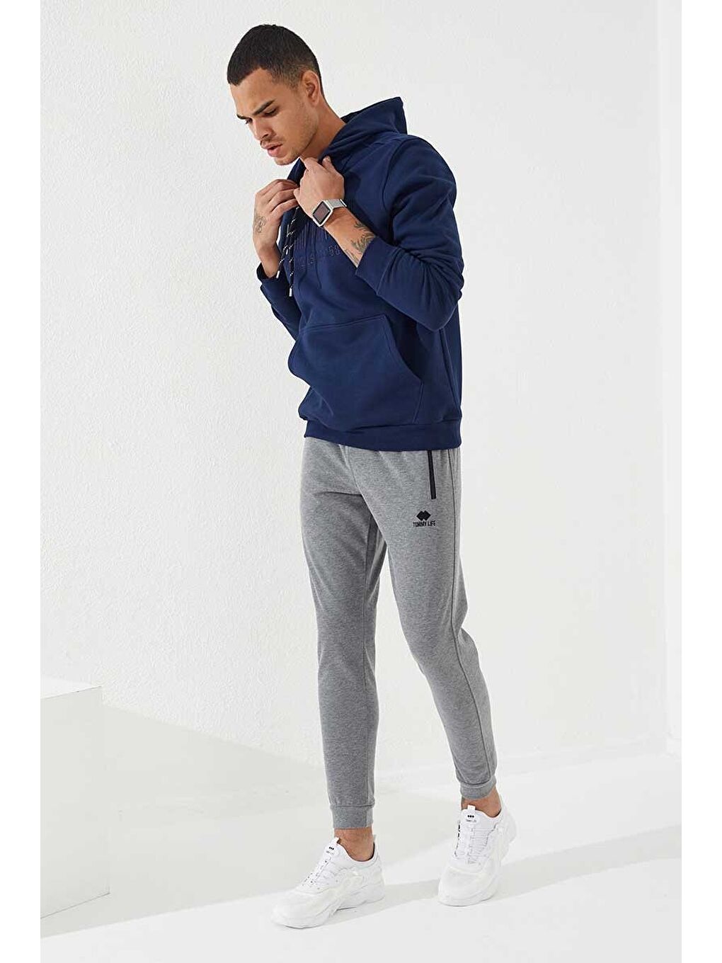 İndigo Nakışlı Kanguru Cep Standart Kalıp Kapüşonlu  Erkek Hoodie - 87839-1