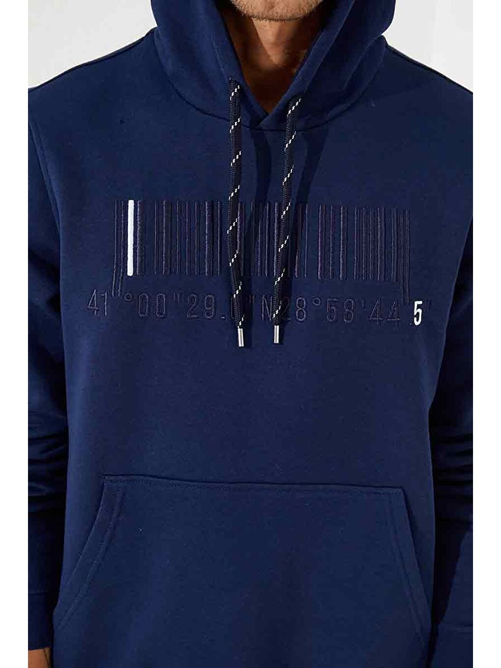 İndigo Nakışlı Kanguru Cep Standart Kalıp Kapüşonlu  Erkek Hoodie - 87839-3
