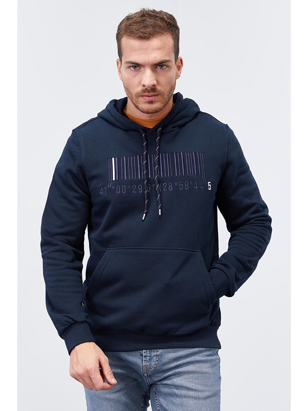 Lacivert Nakışlı Kanguru Cep Standart Kalıp Kapüşonlu  Erkek Hoodie - 87839-4