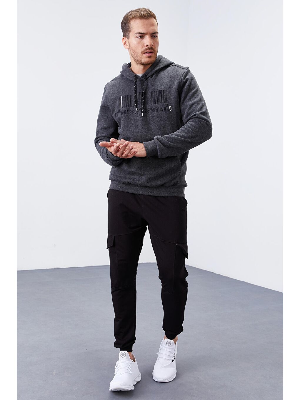 Antrasit Melanj Nakışlı Kanguru Cep Standart Kalıp Kapüşonlu  Erkek Hoodie - 87839-3