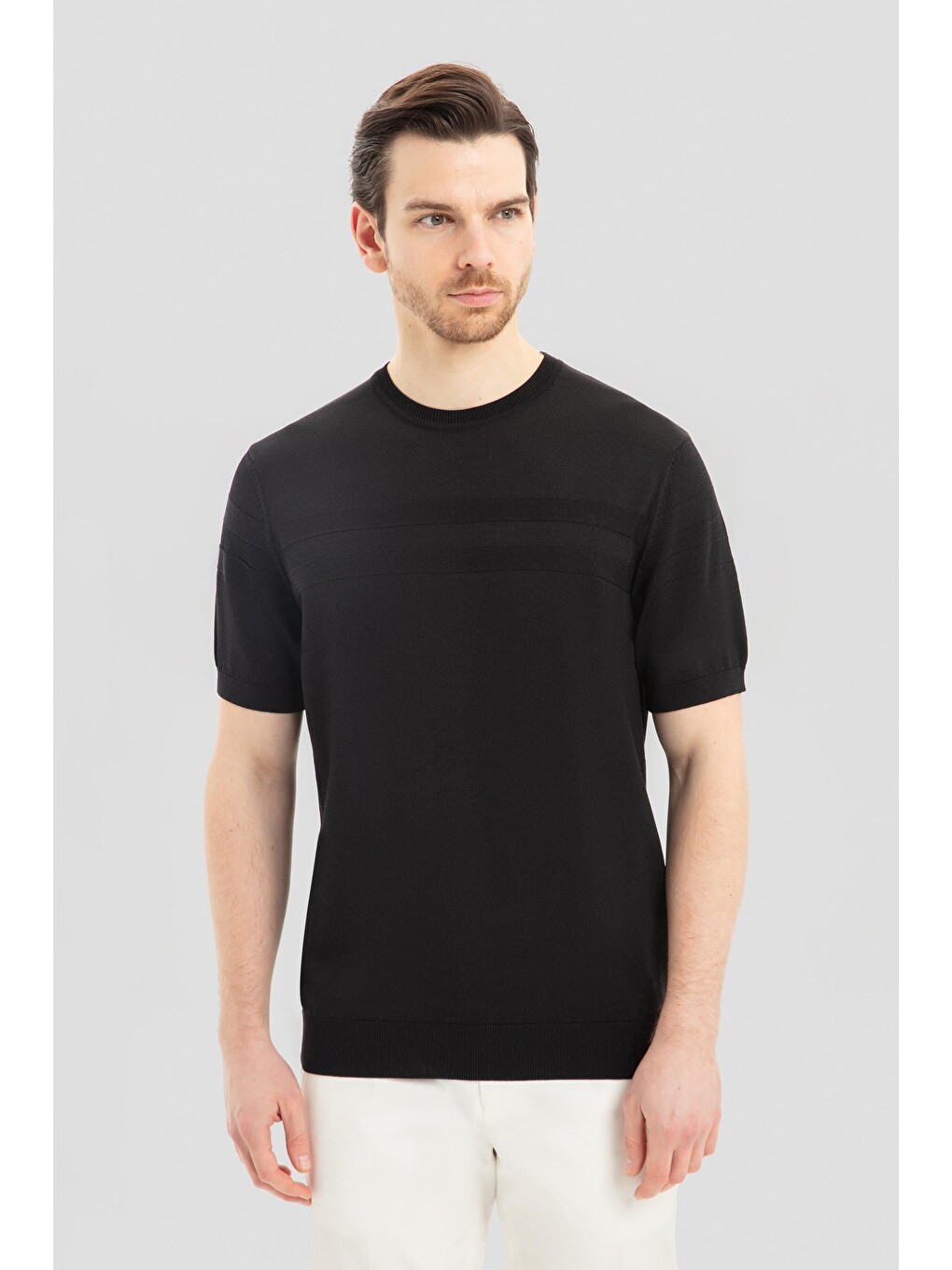 Siyah Bisiklet Yaka Jakarlı Triko T-shirt