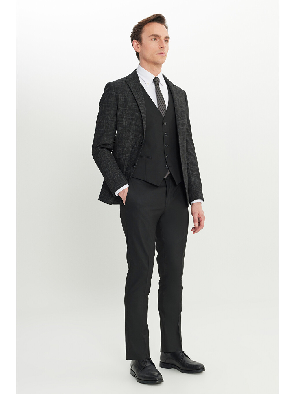 Erkek Siyah-Beyaz Yünlü Slim Fit Dar Kesim Mono Yaka Kapak Cepli Desenli Yelekli Takım Elbise-3