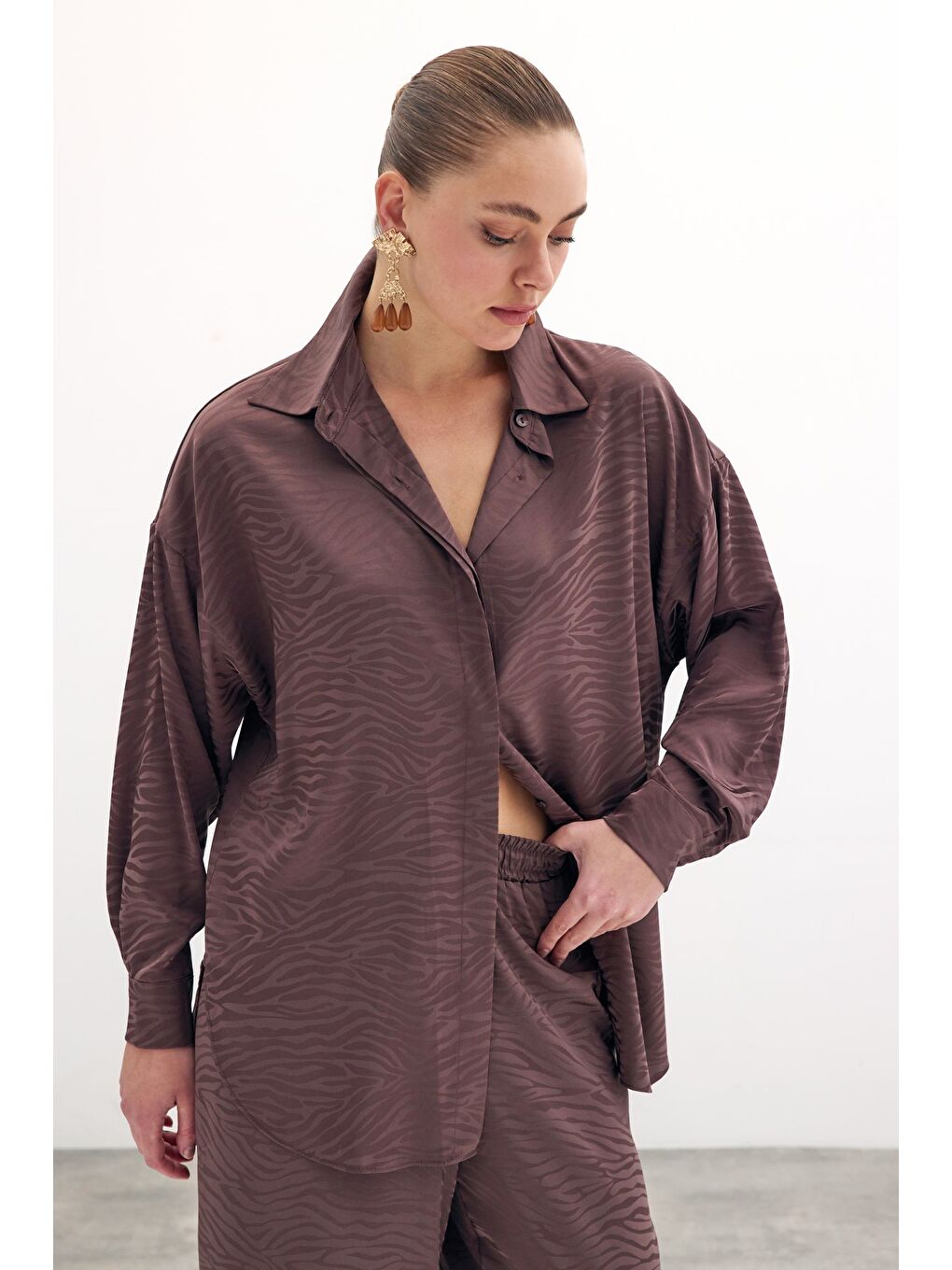 Kahverengi Zebra Desenli Salaş Gömlek - Kahve-1