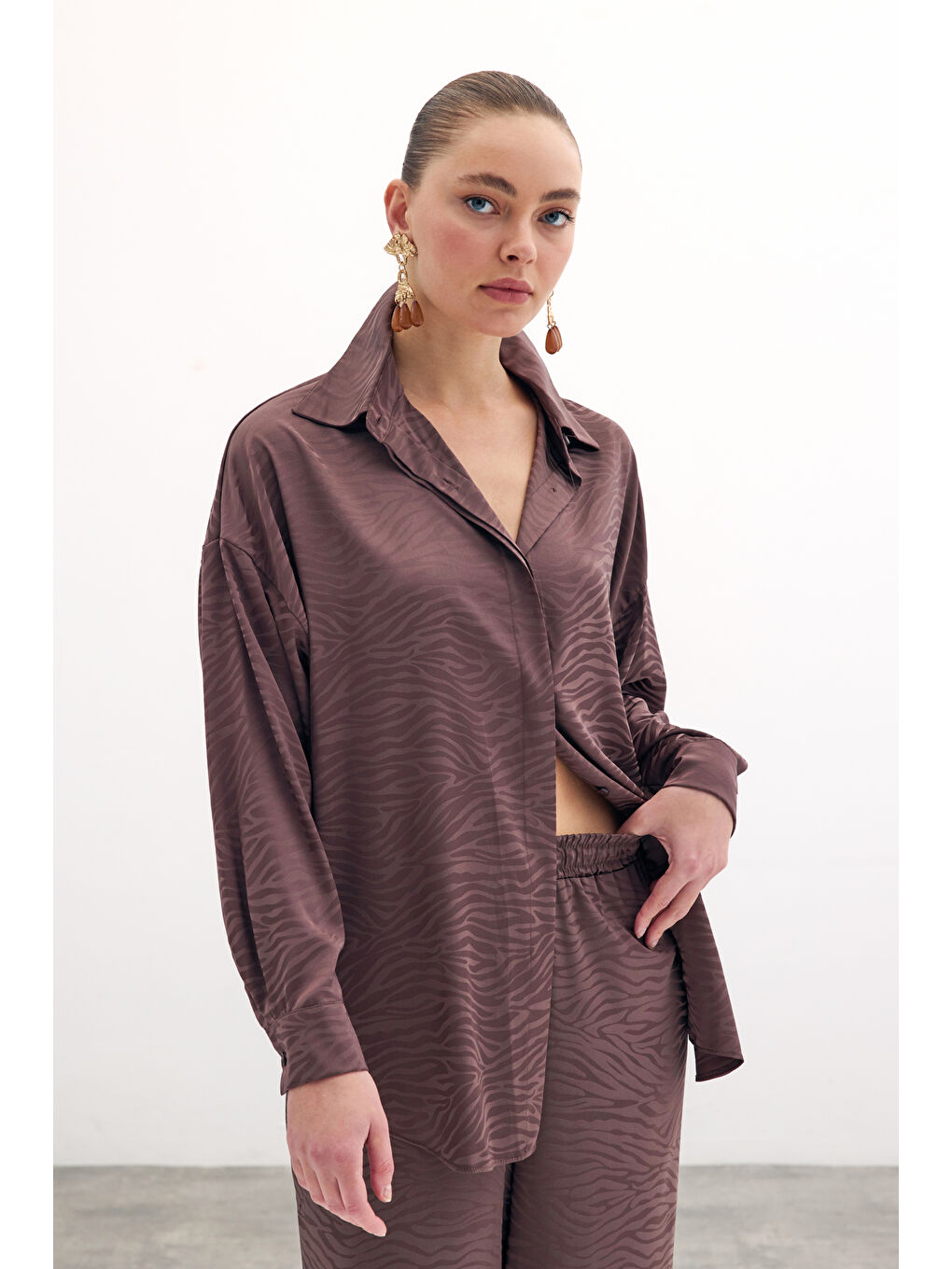 Kahverengi Zebra Desenli Salaş Gömlek - Kahve-2