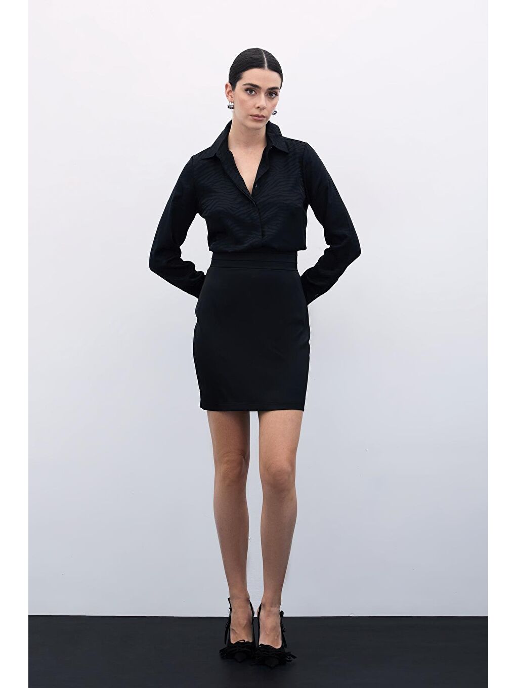 Desenli Düz Klasik Gömlek - Siyah-1