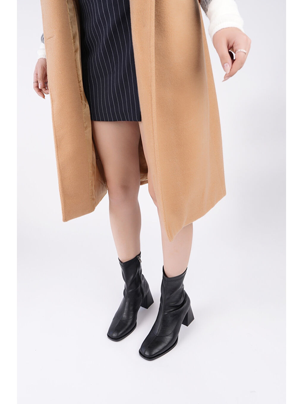Siyah STORM Küt Burun Arkadan Fermuarlı Kadın Topuklu Bot-4