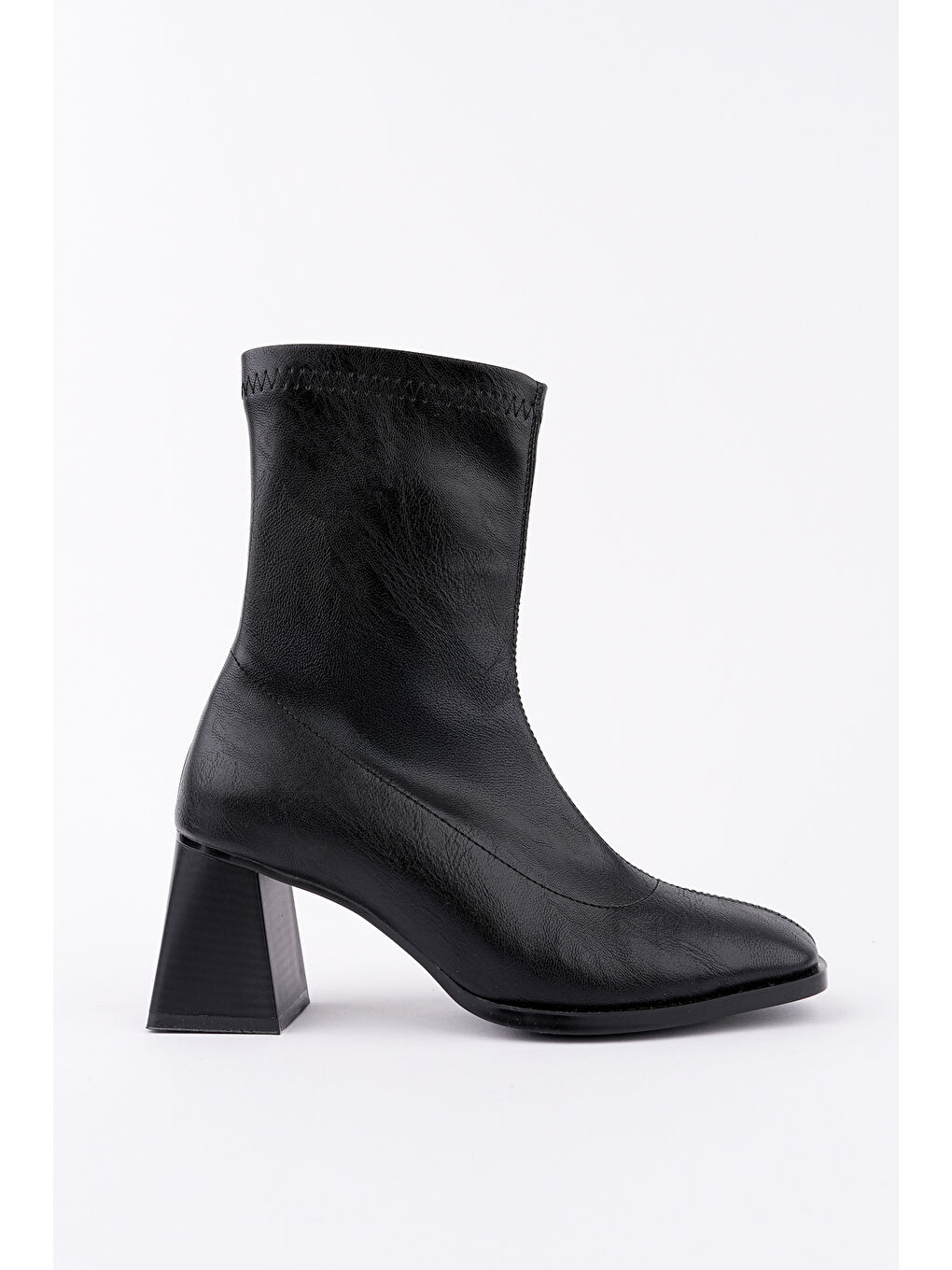 Siyah STORM Küt Burun Arkadan Fermuarlı Kadın Topuklu Bot
