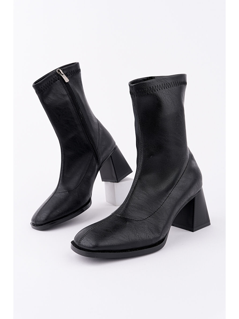 Siyah STORM Küt Burun Arkadan Fermuarlı Kadın Topuklu Bot-1