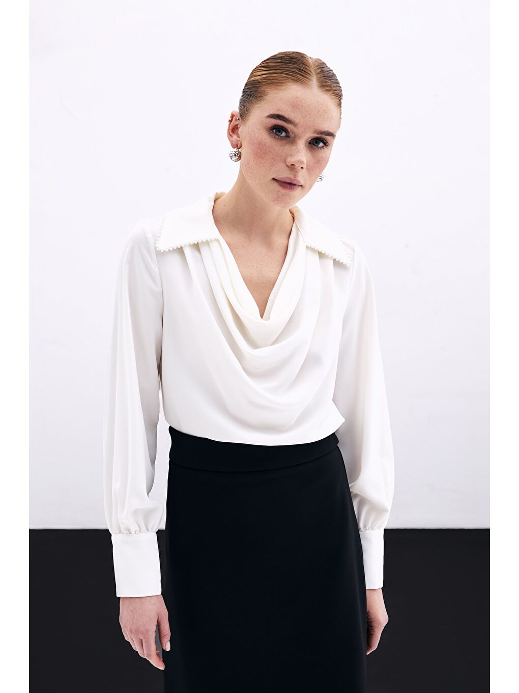 Degaje Yaka İncili Salaş Bluz - Ekru-1