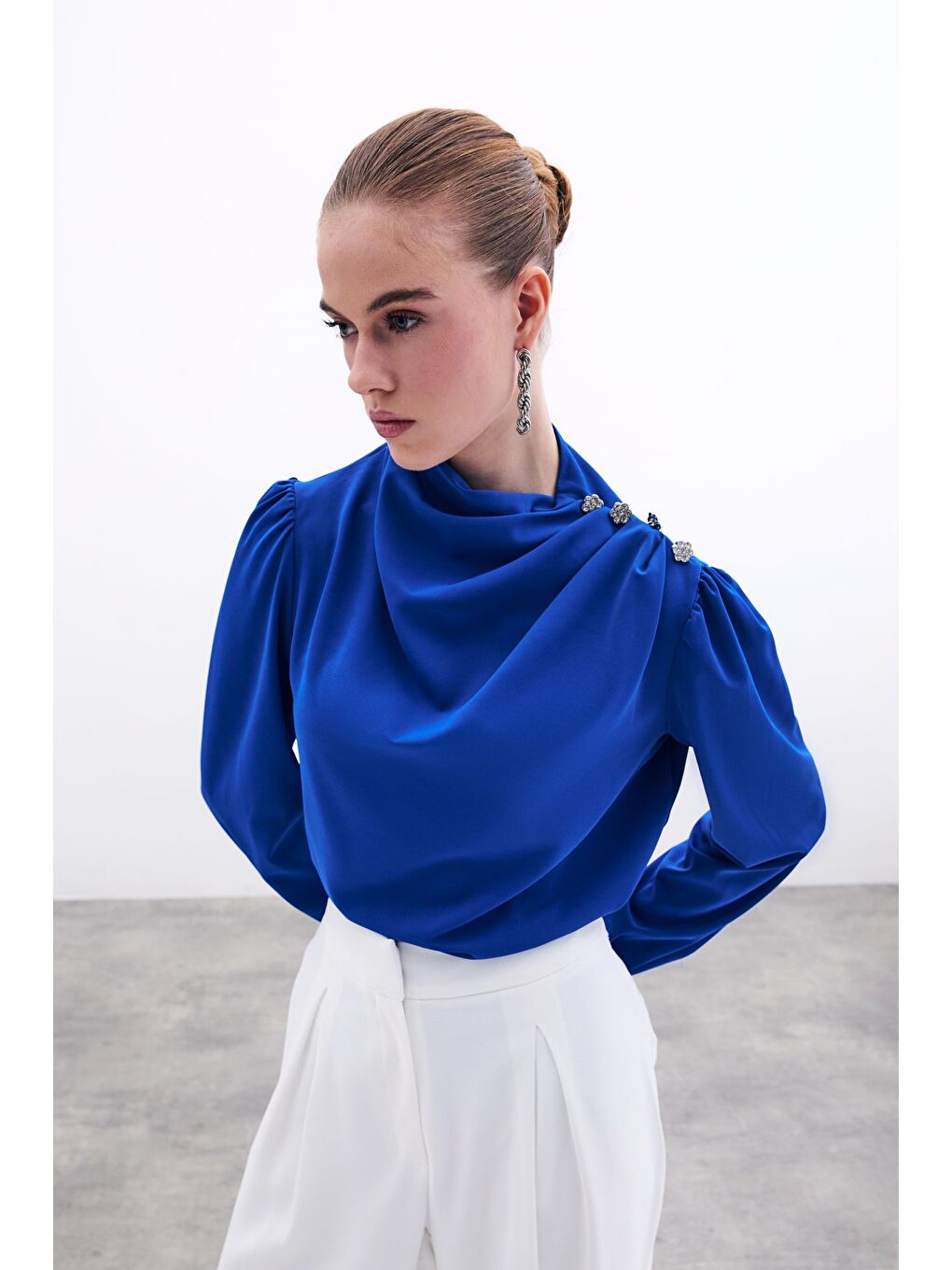 Düğmeleri Taş Detaylı Bluz - Sax Mavi-1