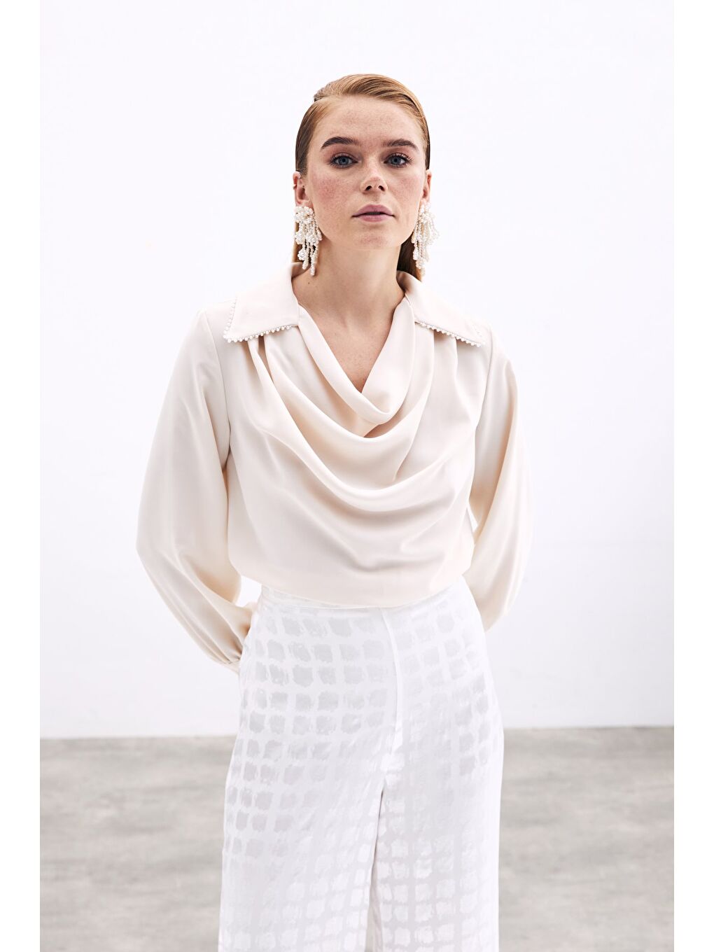 Degaje Yaka İncili Salaş Bluz - Bej-1