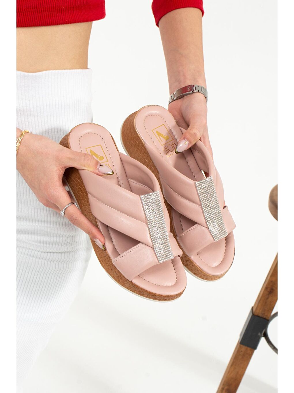 Pembe Kadın Terlik-1