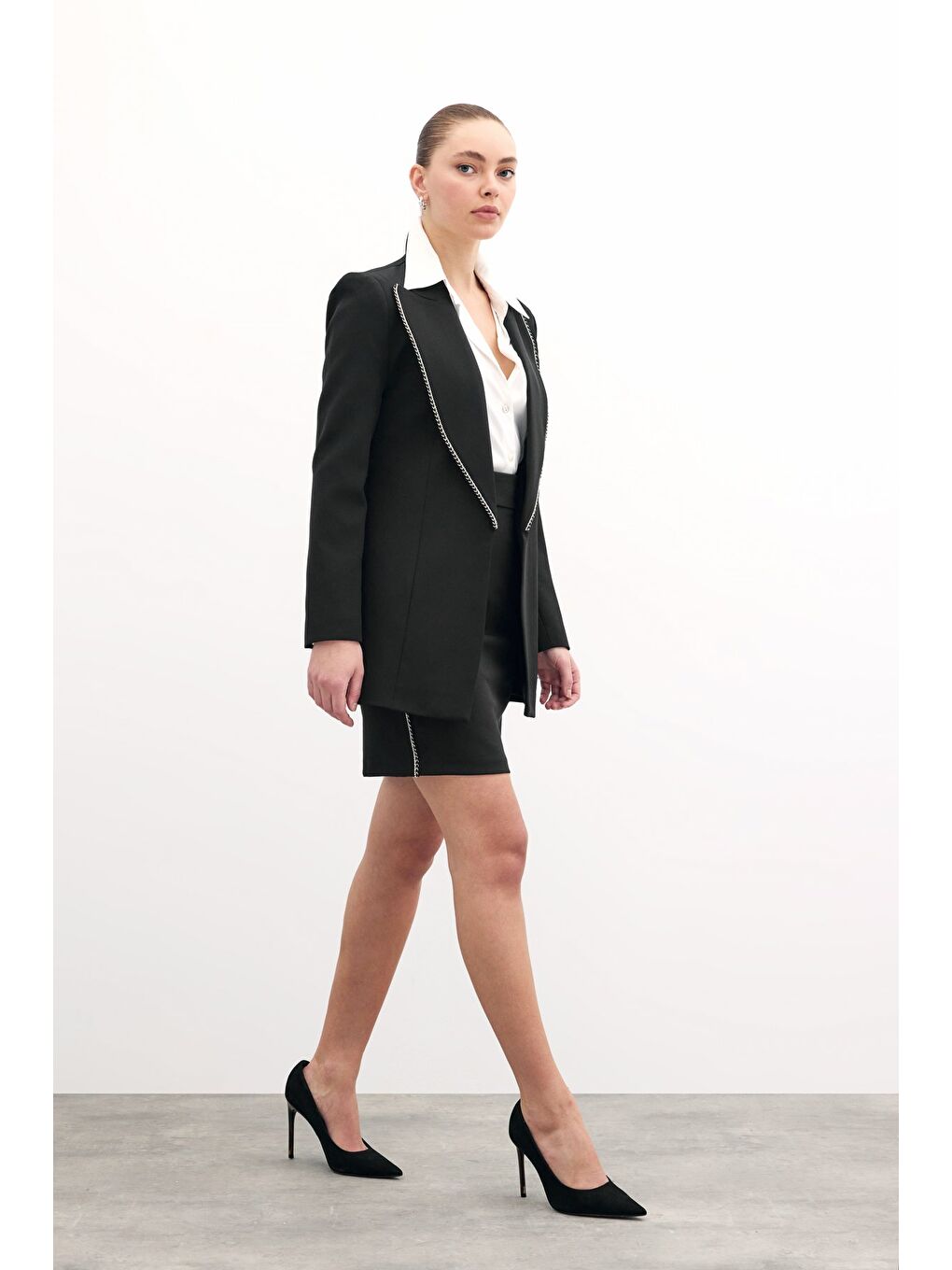 Yaka Parlak Aksesuarlı Uzun Ceket - Siyah-2