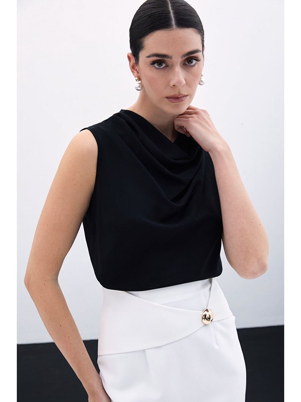 Degaje Yaka Kolsuz Bluz - Siyah