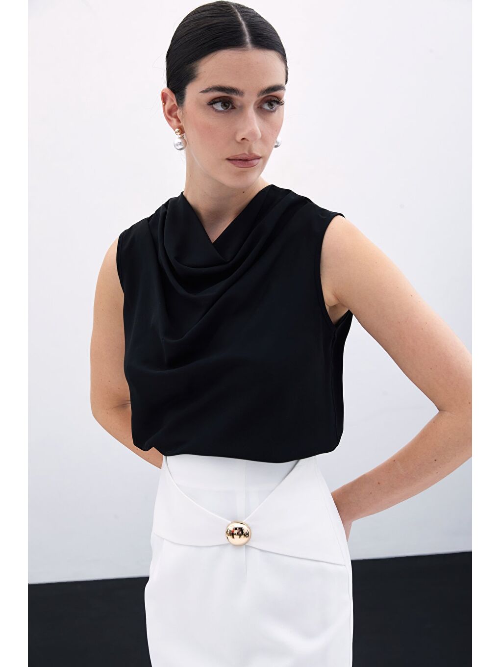 Degaje Yaka Kolsuz Bluz - Siyah-1