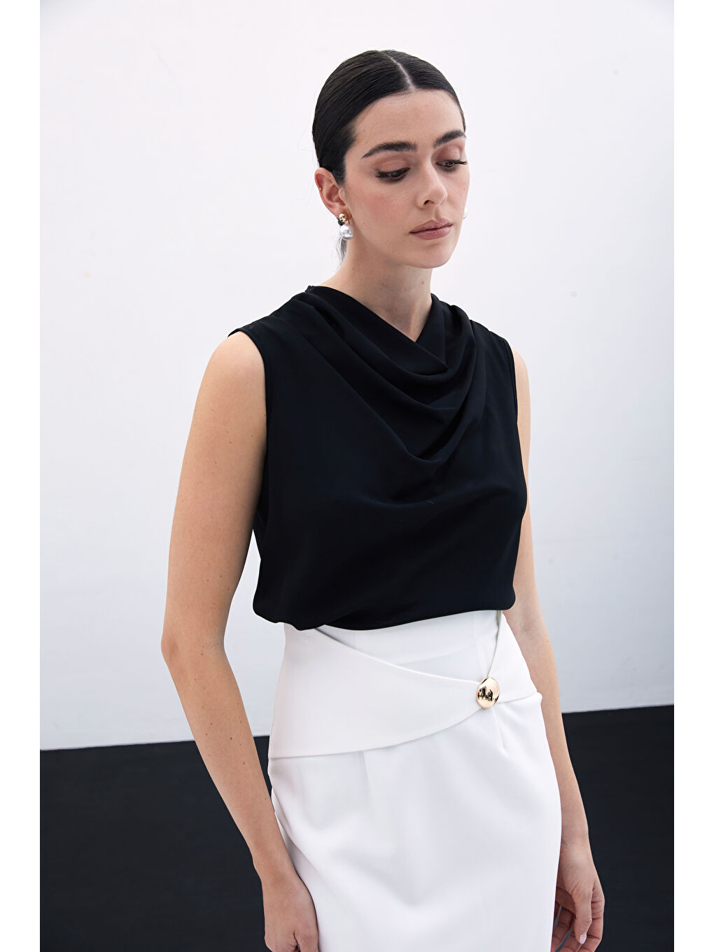 Degaje Yaka Kolsuz Bluz - Siyah-2