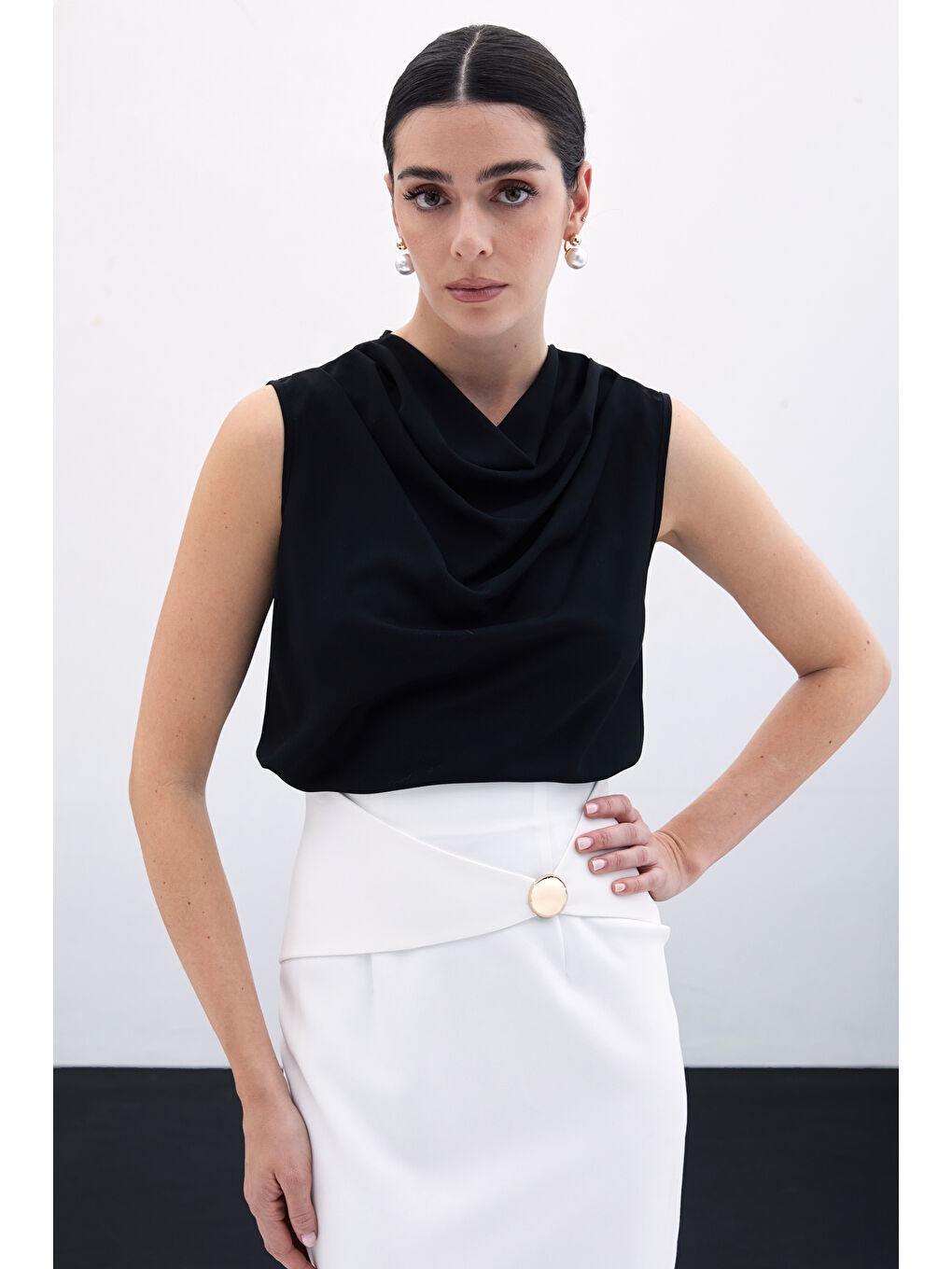 Degaje Yaka Kolsuz Bluz - Siyah-4