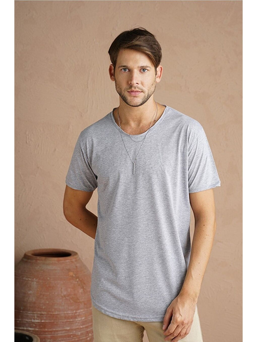 Erkek Açık Gri Oval Etek Bisiklet Yaka  100 Pamuk Kısa Kollu %100 Pamuk Tişört