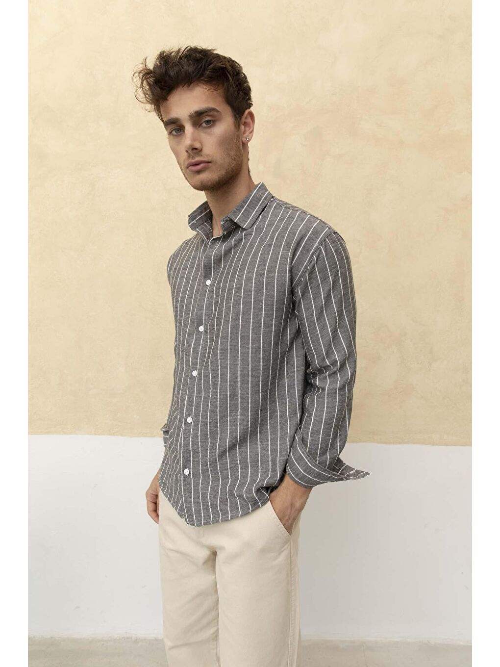 Gri Relax Fit Çizgi Detay Gömlek-3