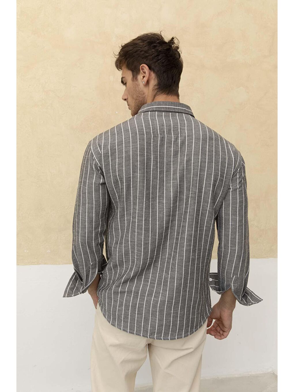 Gri Relax Fit Çizgi Detay Gömlek-5