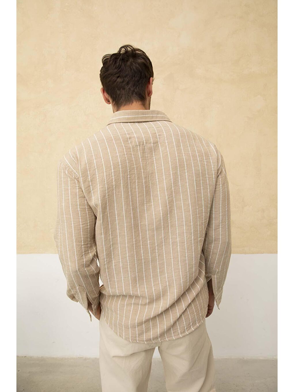 Ekru Relax Fit Çizgi Detay Gömlek-5