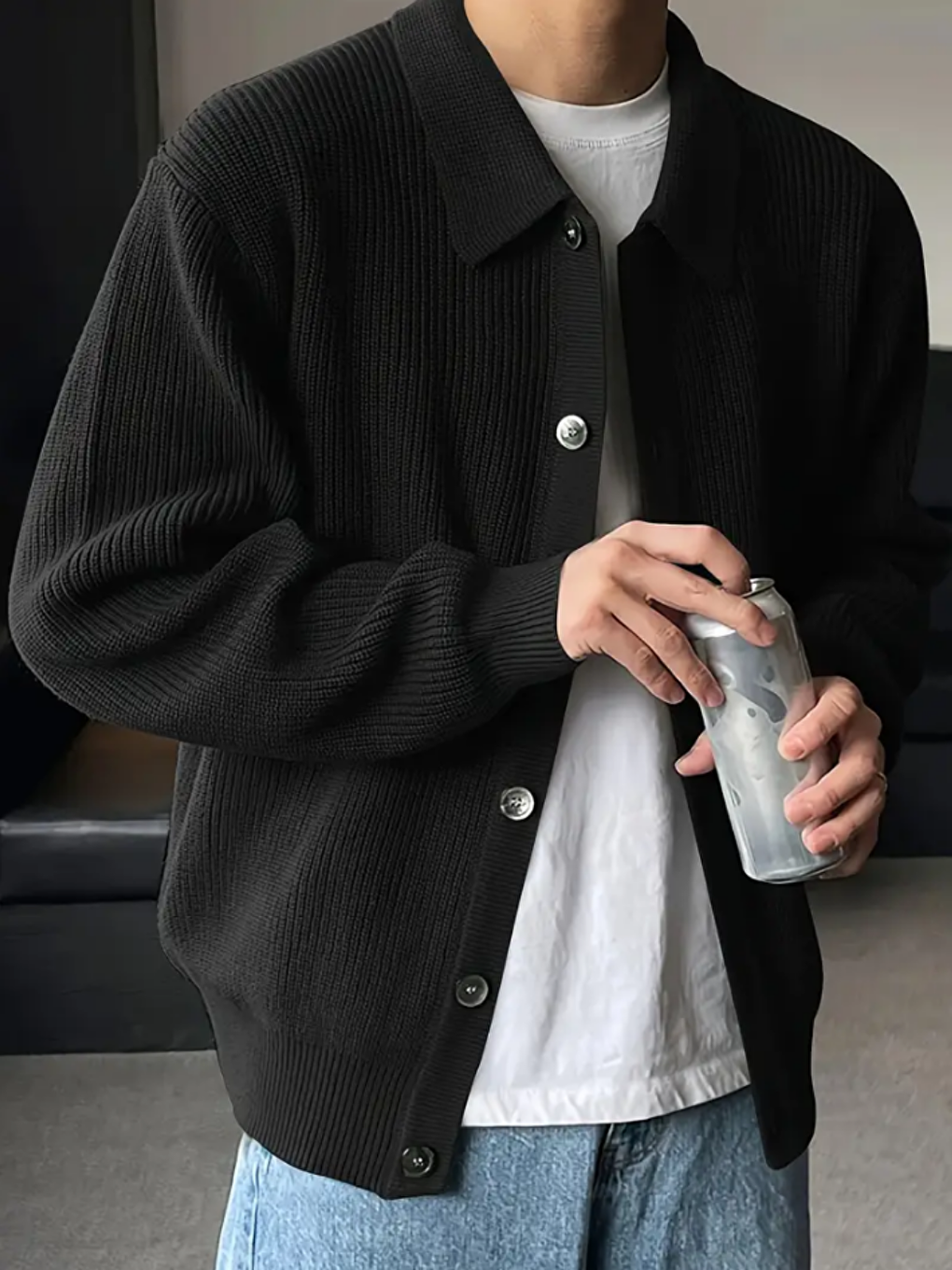 Siyah Düğme Detaylı Regular Fit Hırka