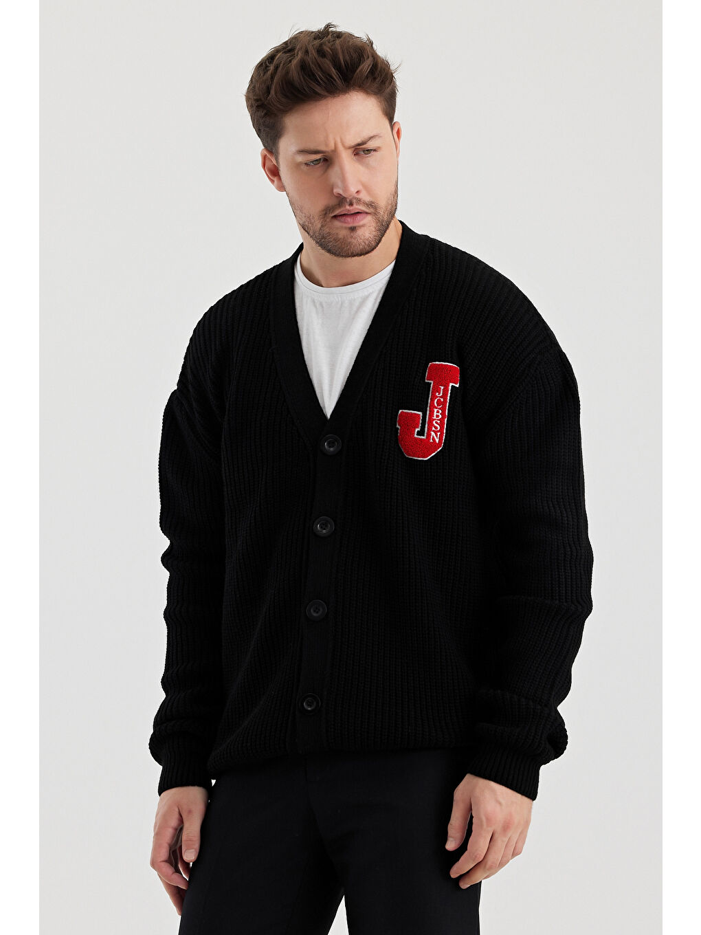 Siyah Erkek V yaka Düğmeli Yazı Detaylı Hırka-1