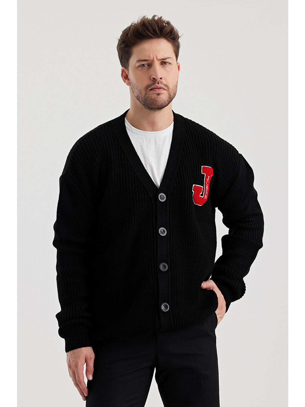 Siyah Erkek V yaka Düğmeli Yazı Detaylı Hırka-2