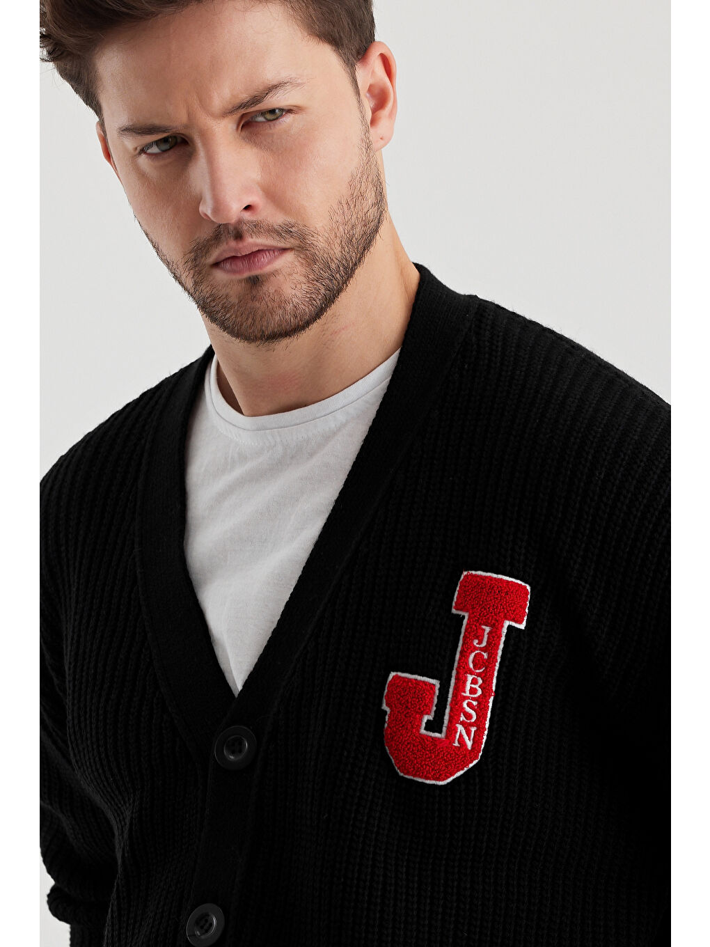 Siyah Erkek V yaka Düğmeli Yazı Detaylı Hırka-3