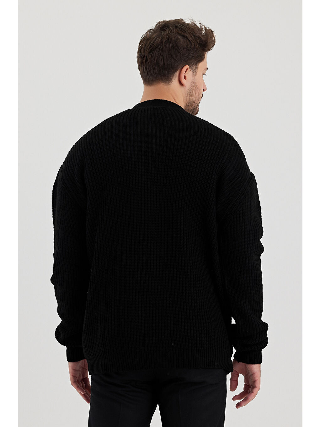 Siyah Erkek V yaka Düğmeli Yazı Detaylı Hırka-4