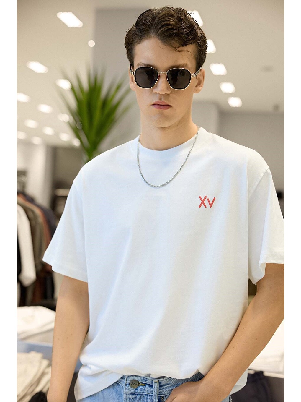 Erkek Oversize Antik Mühür Kabartmalı Baskılı Tişört Beyaz-5