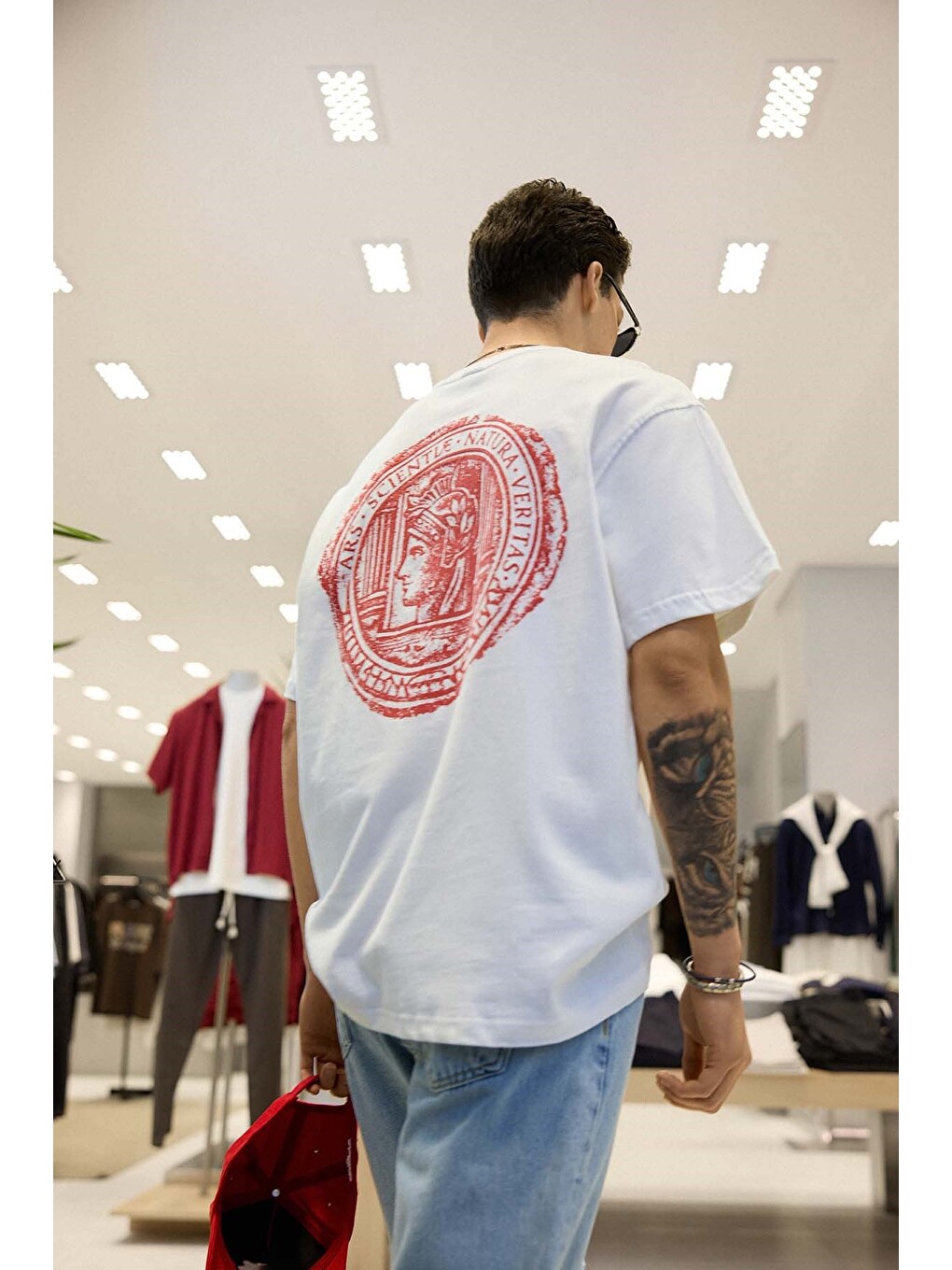 Erkek Oversize Antik Mühür Kabartmalı Baskılı Tişört Beyaz-6