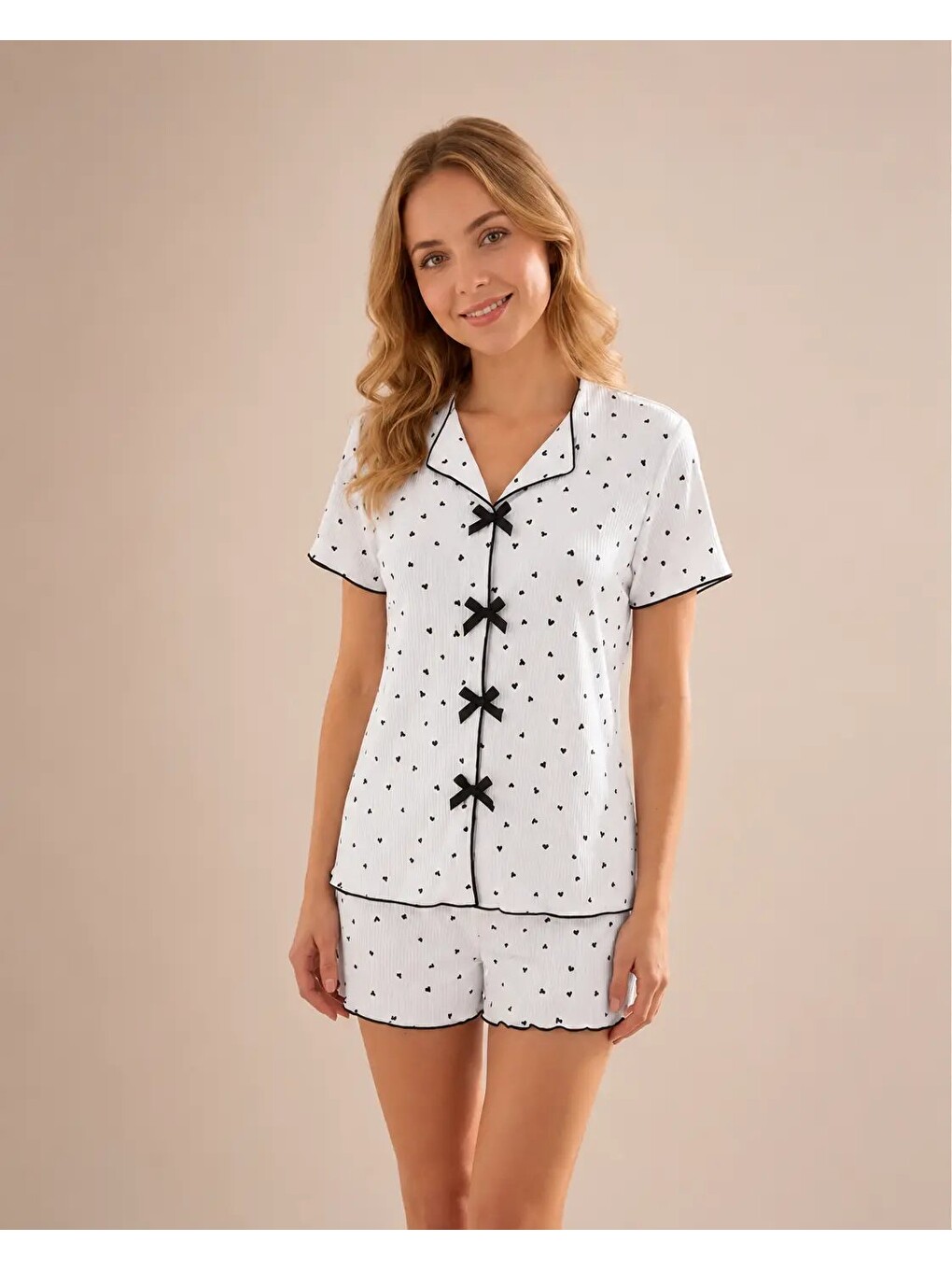 Beyaz Desenli Kısa Kol Şortlu Kadın Pijama Takımı 2153