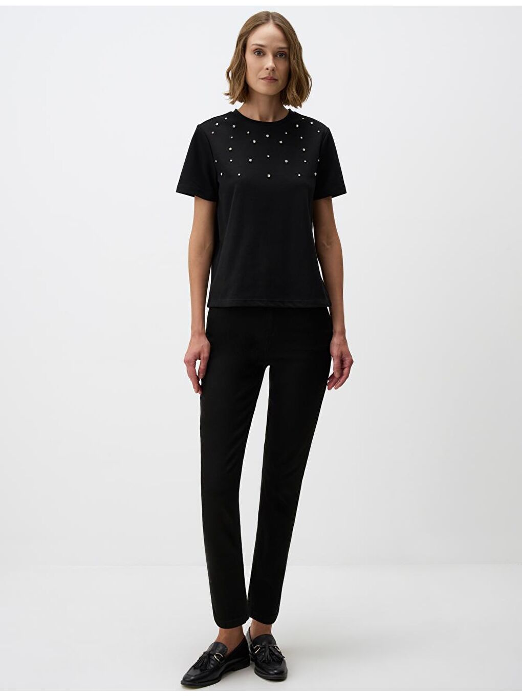 Siyah Bisiklet Yaka Rahat Kesim Taş İşlemeli Bluz-1