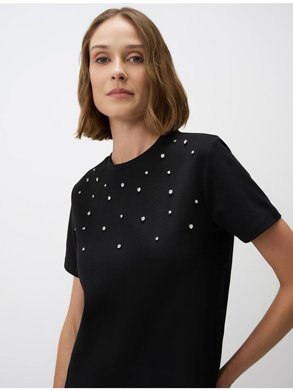 Siyah Bisiklet Yaka Rahat Kesim Taş İşlemeli Bluz-4