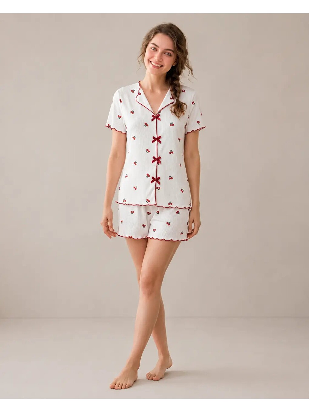Beyaz Desenli Kısa Kol Şortlu Kadın Pijama Takımı 2150-1