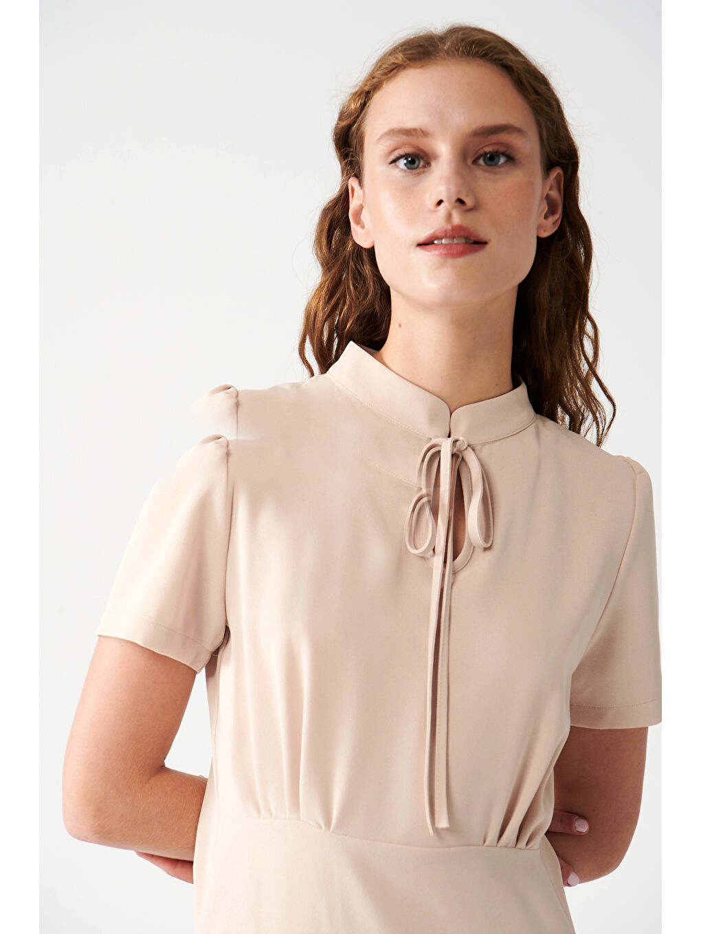 Bej Eteği Fırfırlı Düz Renk Mini Elbise