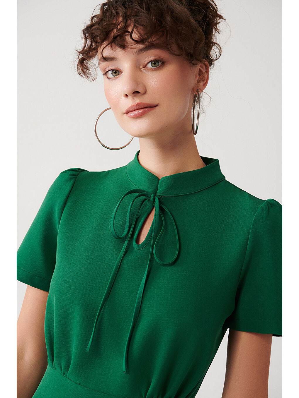 Yeşil Eteği Fırfırlı Düz Renk Mini Elbise-1