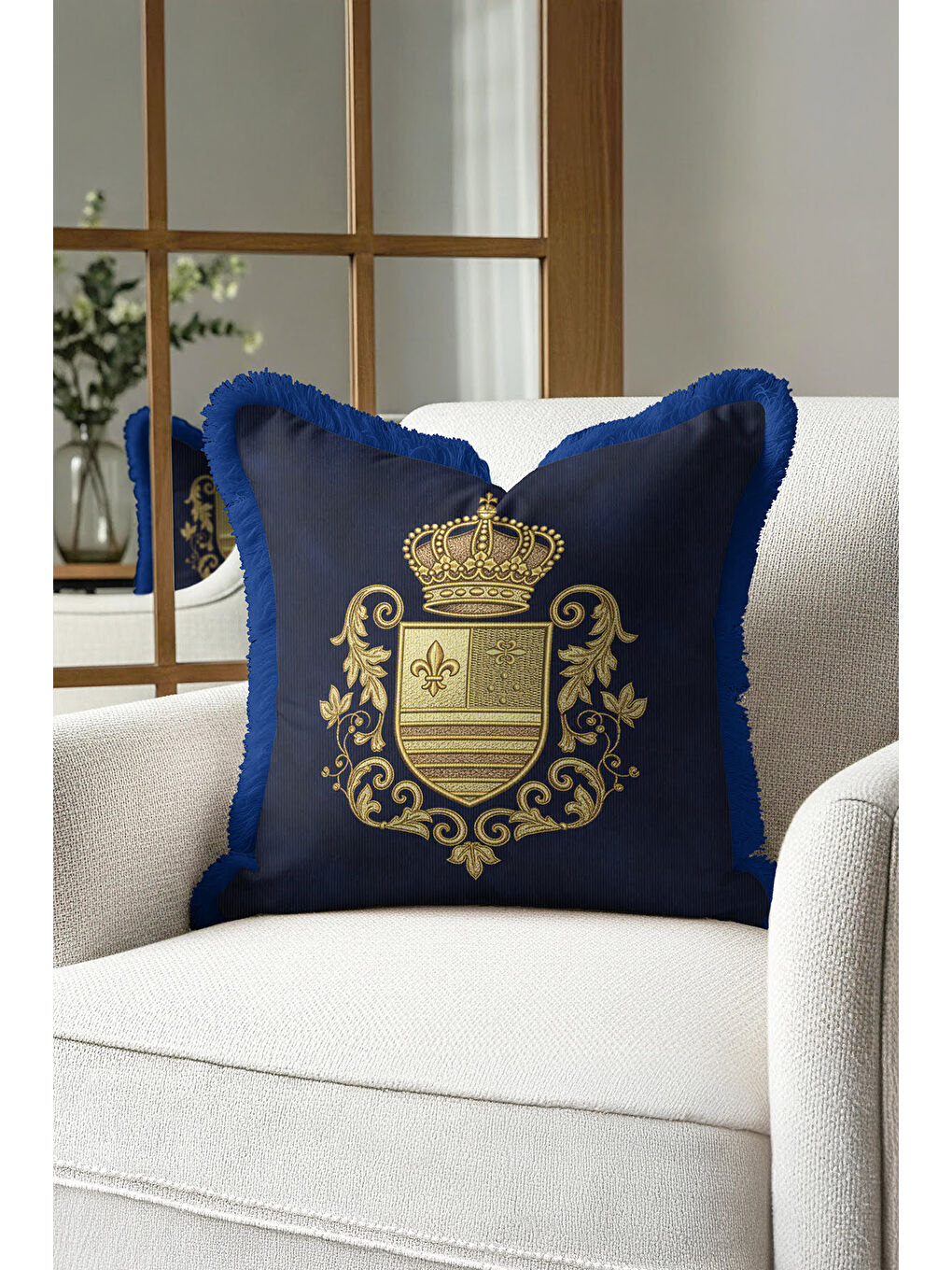Karışık Kraliyet Arma Saçaklı Yastık Kılıfı - Lüks Klasik Salon Lacivert Altın Renk Püsküllü Kırlent Kılıfı-2