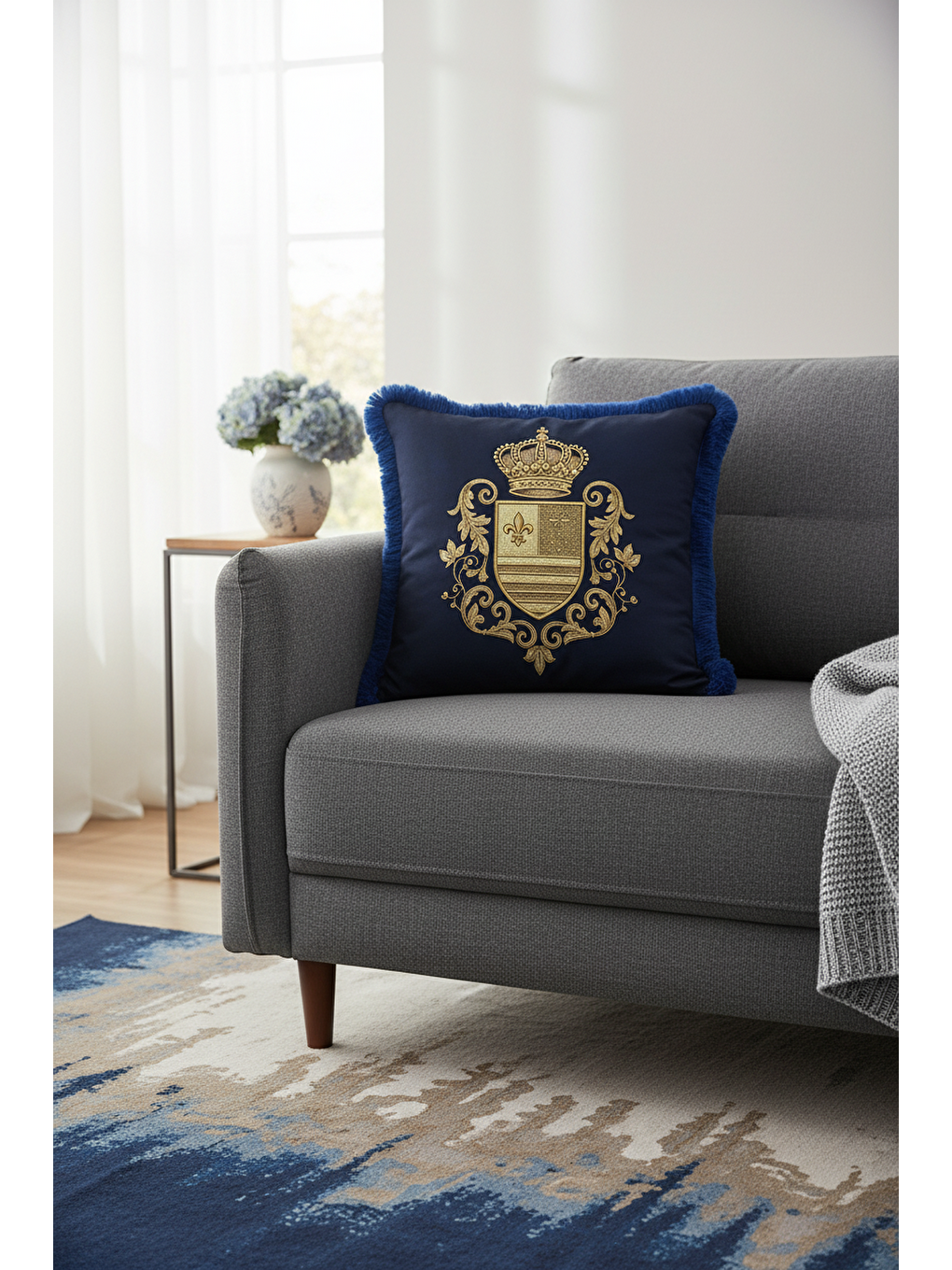 Karışık Kraliyet Arma Saçaklı Yastık Kılıfı - Lüks Klasik Salon Lacivert Altın Renk Püsküllü Kırlent Kılıfı-3