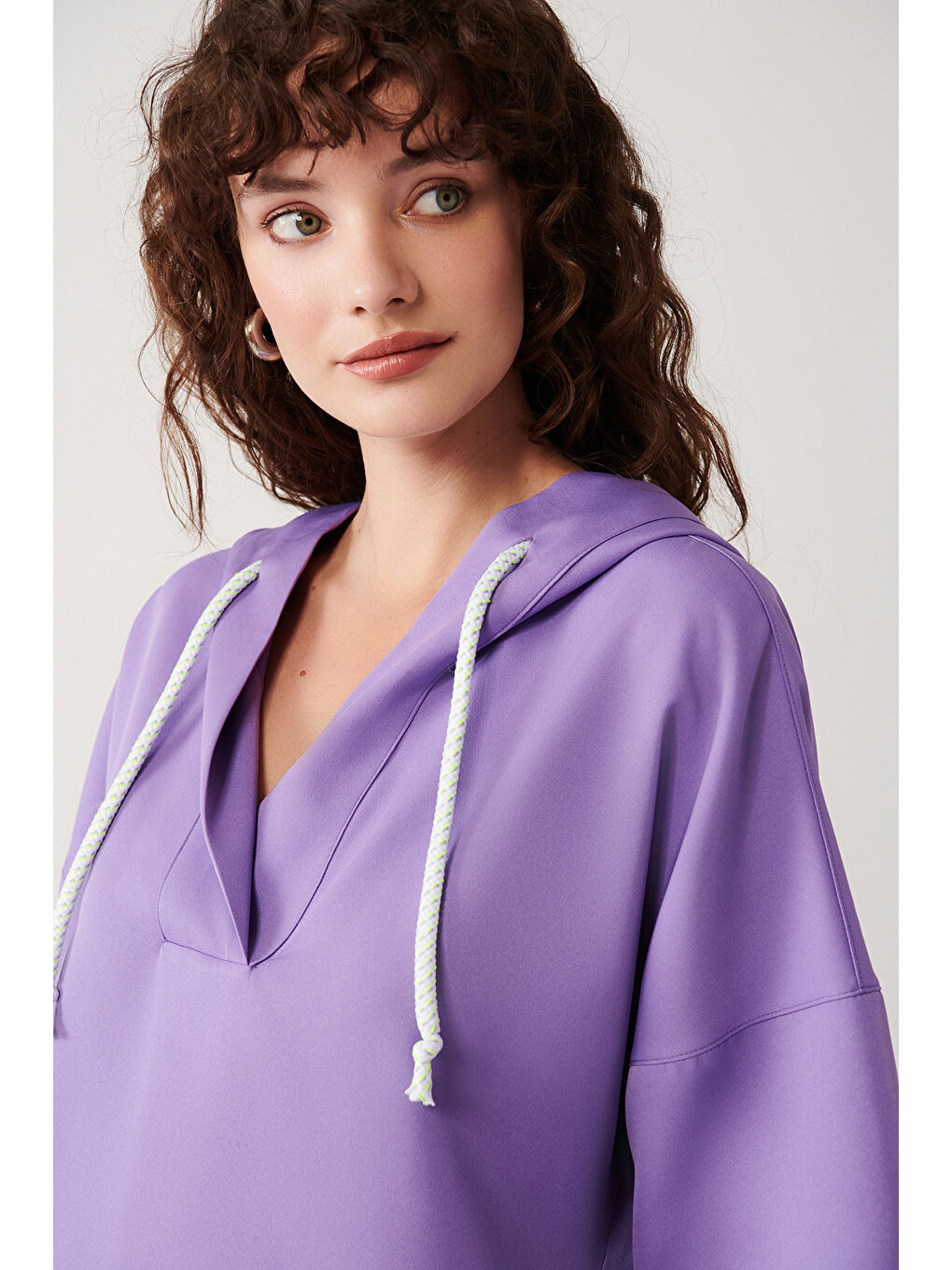 Lila Kapüşonlu Oversize V Yaka Hoodie-2